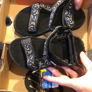 Teva inversion 2 k’s youth size 11 navy